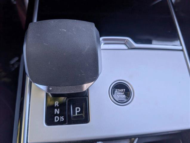 Used 2025 Land Rover Range Rover SE AWD/4WD image 12