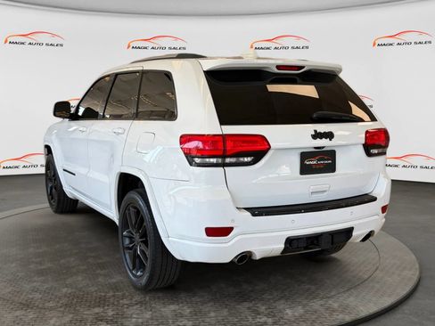 Used 2014 Jeep Grand Cherokee Overland w/ Advanced Technology Group AWD/4WD image 8