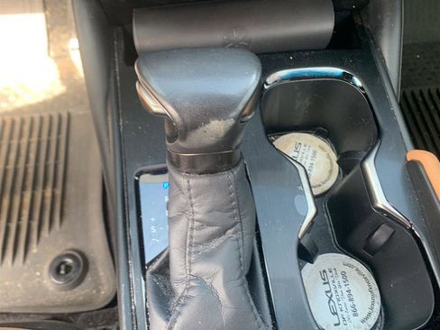 Used 2024 Lexus ES 350 w/ Premium Package image 17