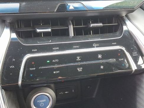 Used 2021 Toyota Venza XLE image 18