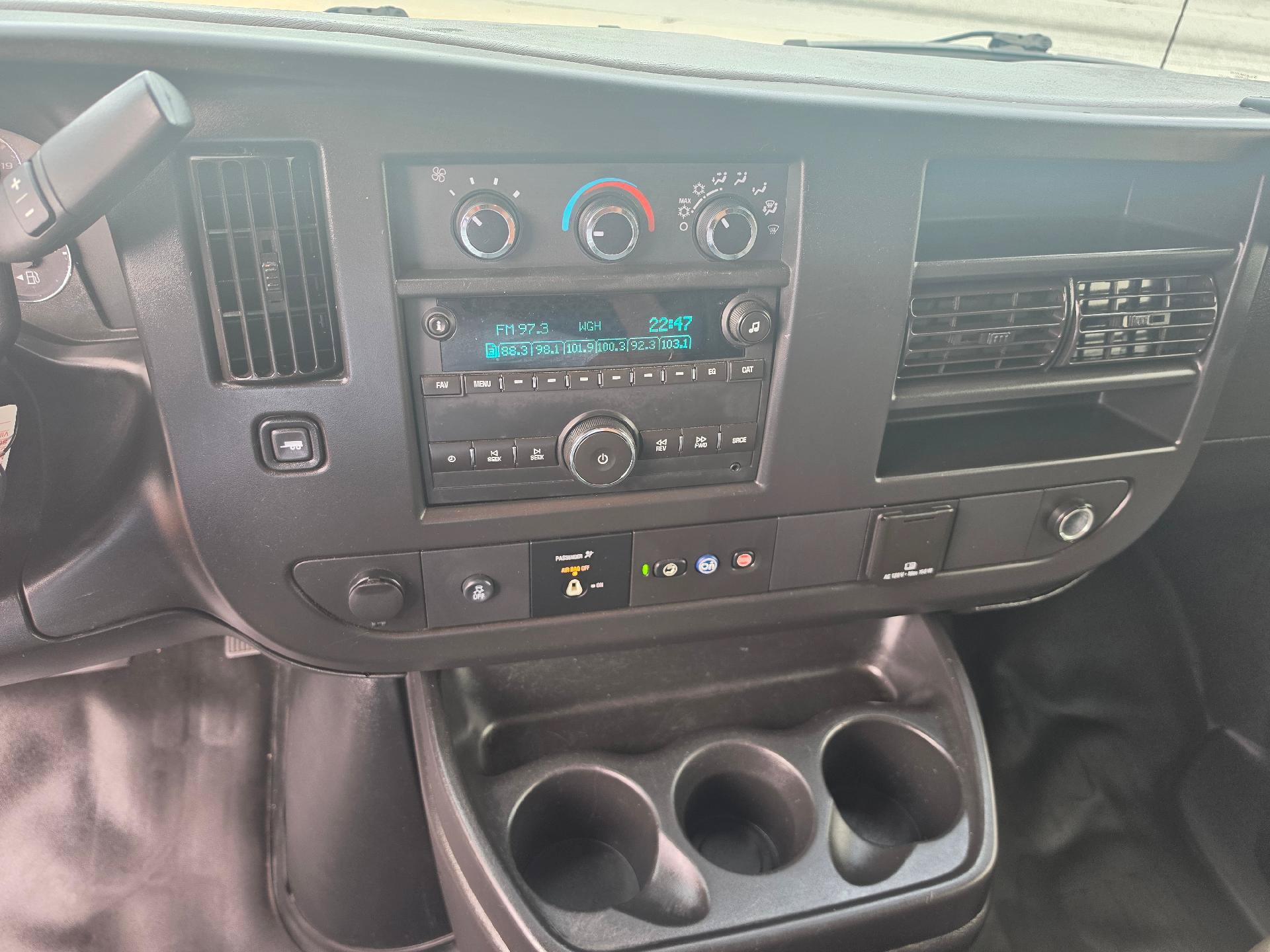 Used 2019 Chevrolet Express 2500 RWD image 10
