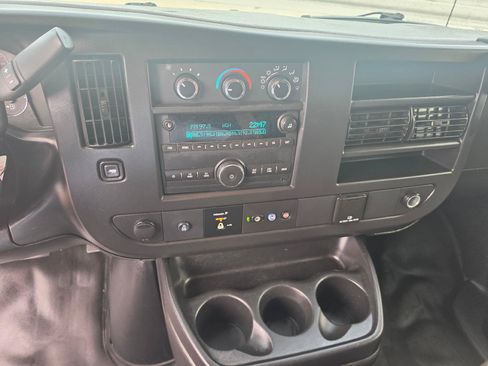 Used 2019 Chevrolet Express 2500 RWD image 10