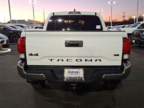 Certified 2022 Toyota Tacoma SR5 image 6