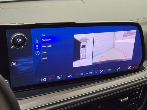 Used 2025 Chevrolet Suburban LT image 37