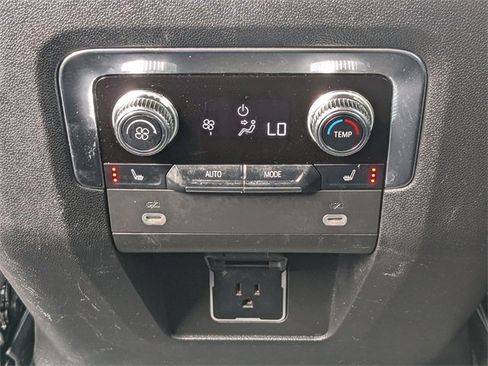 Used 2024 GMC Yukon XL Denali image 17