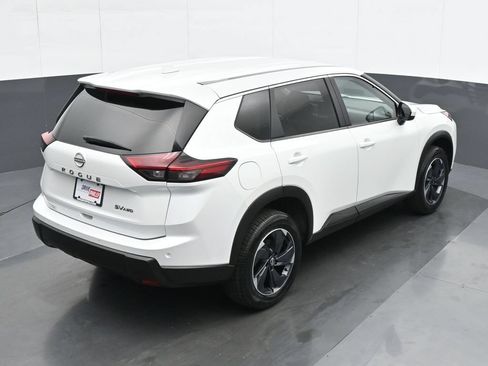 Used 2024 Nissan Rogue SV AWD/4WD image 22