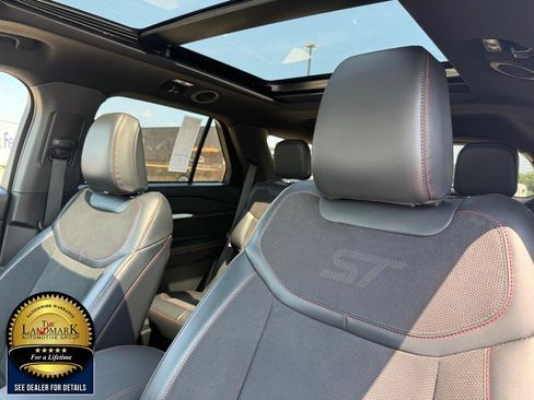 Used 2025 Ford Explorer ST w/ Sun And Sound Package AWD/4WD image 9