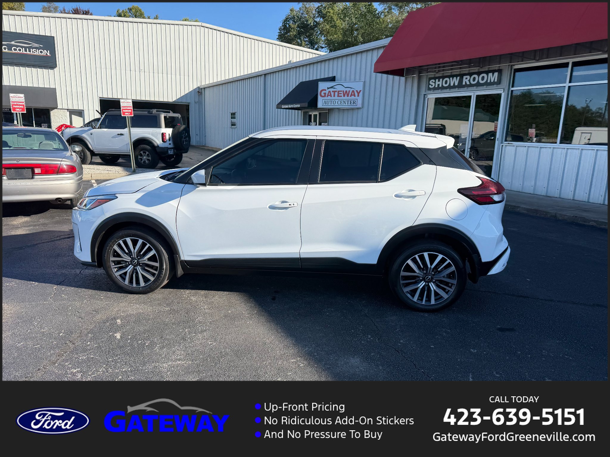 Used 2024 Nissan Kicks SV FWD image 1