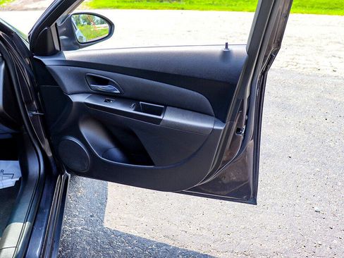 Used 2015 Chevrolet Cruze LT w/ Technology Package image 28