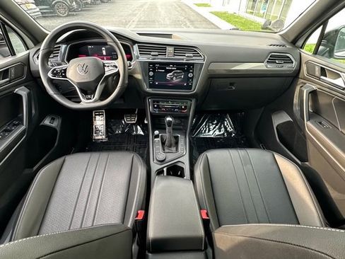 Certified 2022 Volkswagen Tiguan SE R-Line AWD/4WD image 33
