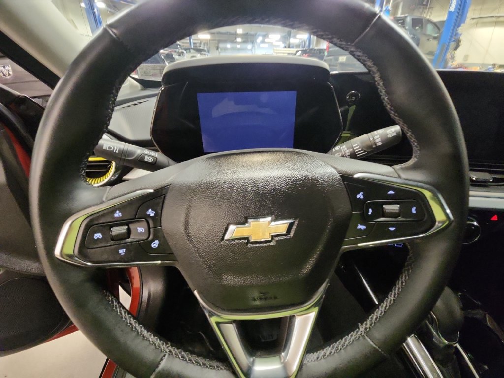 Used 2024 Chevrolet Trax LT w/ Driver Confidence Package FWD image 17