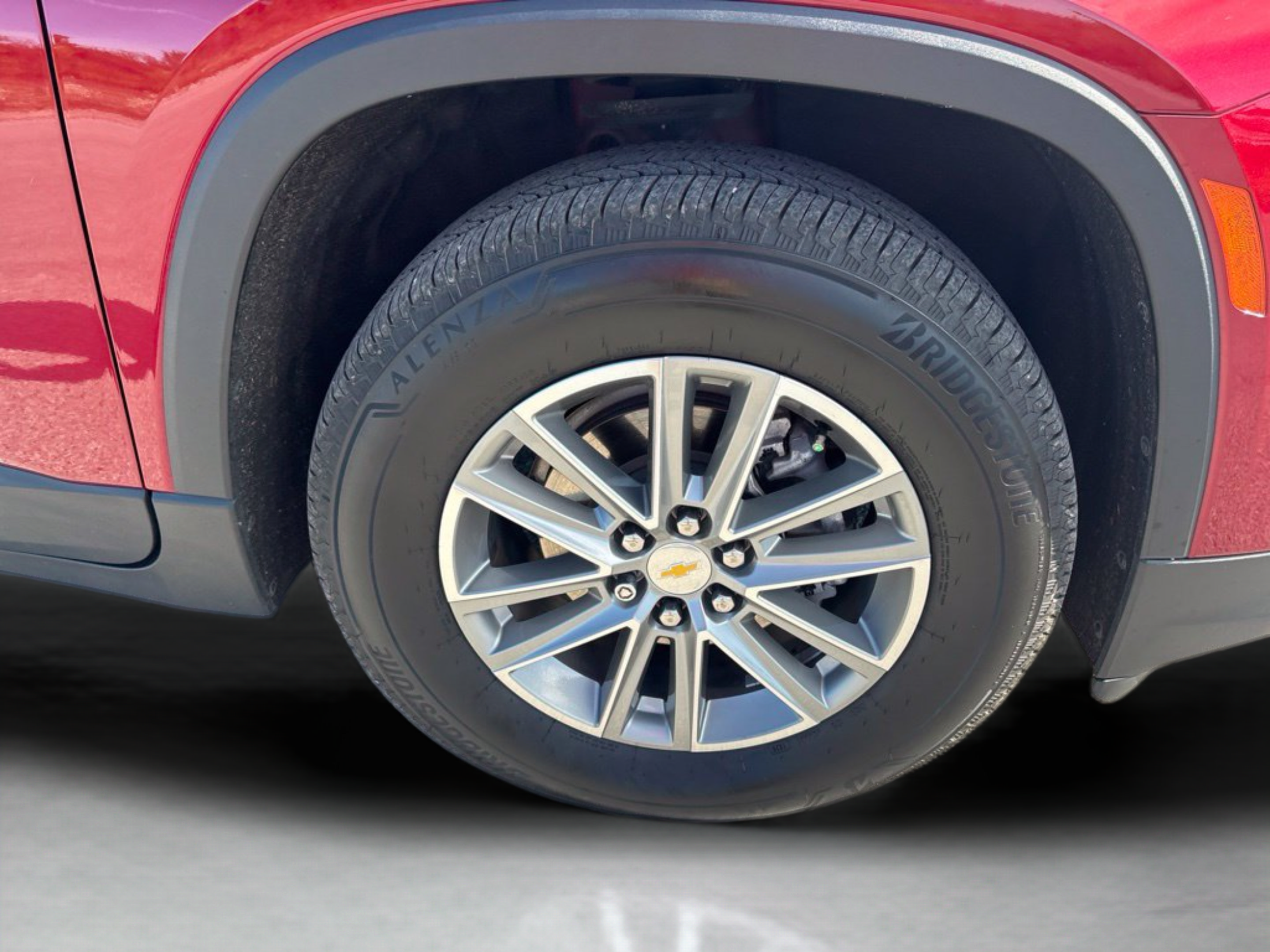 Used 2023 Chevrolet Traverse LT FWD image 32