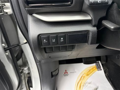 Used 2022 Mitsubishi Eclipse Cross SE image 28