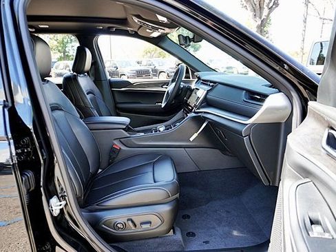 New 2026 Jeep Grand Cherokee Limited w/ Luxury Tech Group II image 14