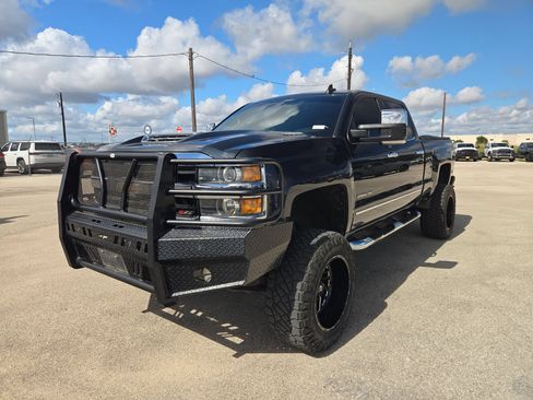 Used 2018 Chevrolet Silverado 2500 LTZ w/ Duramax Plus Package AWD/4WD image 7