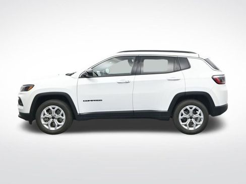 Used 2025 Jeep Compass Latitude AWD/4WD image 10