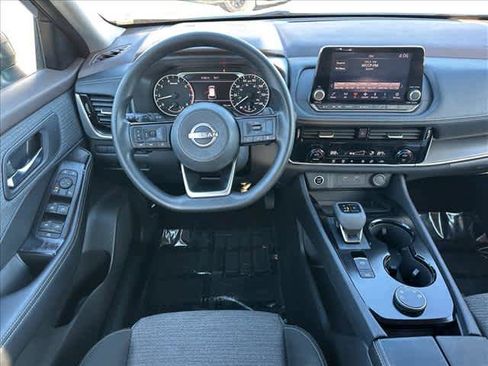 Used 2022 Nissan Rogue SV image 10