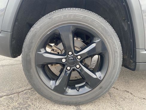 Used 2022 Jeep Grand Cherokee Altitude AWD/4WD image 40