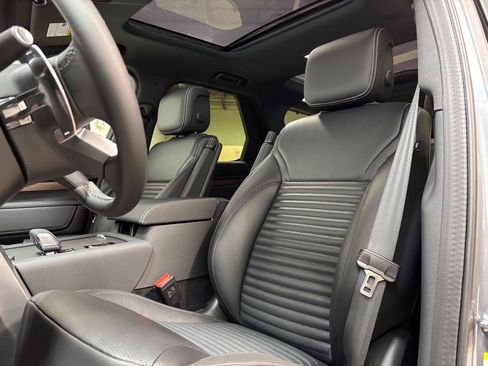 New 2025 Land Rover Discovery Dynamic SE image 23