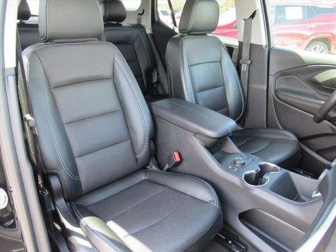 Used 2022 GMC Terrain SLT w/ Infotainment Package II AWD/4WD image 9