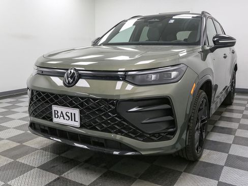 New 2026 Volkswagen Tiguan SE R-Line image 4