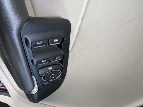 Used 2019 Lincoln MKC Premiere image 11