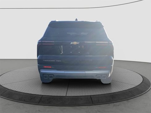 Used 2025 Chevrolet Traverse LT image 5
