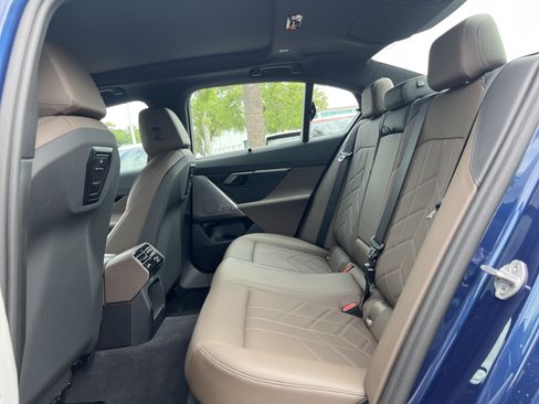 Used 2025 BMW 540i xDrive AWD/4WD image 31