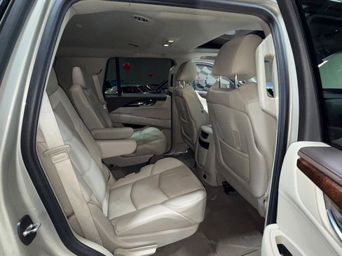 Used 2015 Cadillac Escalade Luxury image 71