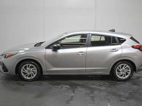 Certified 2025 Subaru Impreza 2.0i image 4