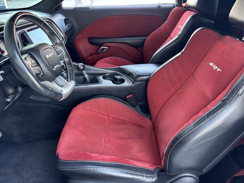 Used 2015 Dodge Challenger SRT image 17
