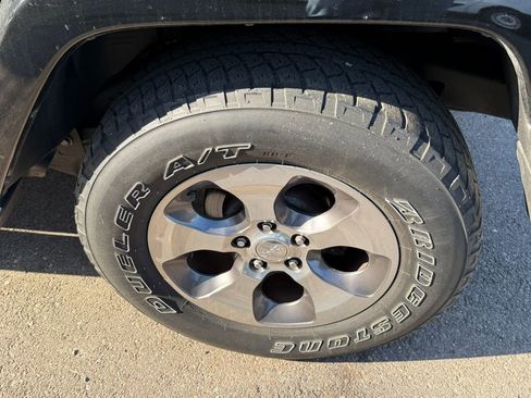 Used 2018 Jeep Wrangler Unlimited Sahara image 18