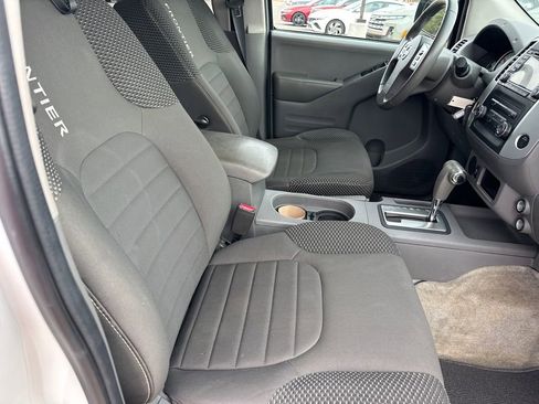 Used 2015 Nissan Frontier Desert Runner RWD image 13