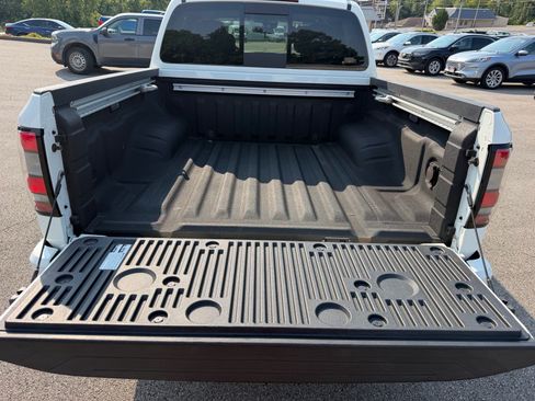 Used 2024 Nissan Frontier SV w/ SV Convenience Package AWD/4WD image 15