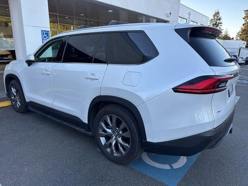 Used 2024 Toyota Grand Highlander Limited AWD/4WD image 3