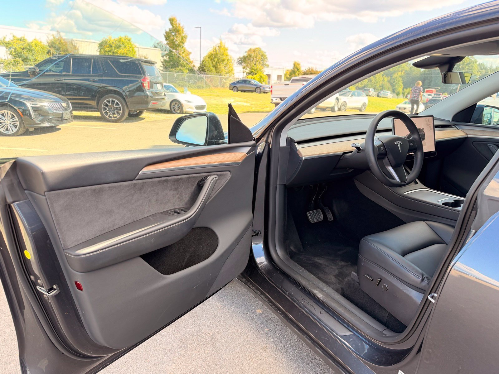 Used 2024 Tesla Model Y Long Range RWD image 13
