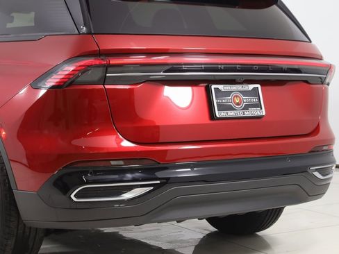 Used 2025 Lincoln Nautilus Premier image 23