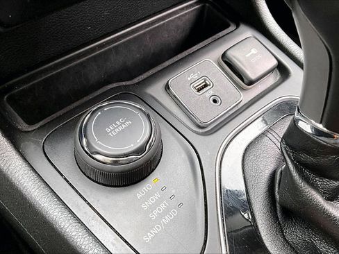 Used 2023 Jeep Cherokee Altitude Lux AWD/4WD image 26