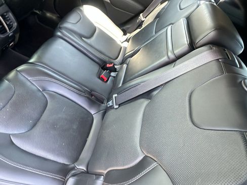 Used 2019 Jeep Cherokee Limited w/ Luxury Group AWD/4WD image 16