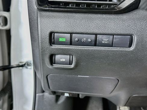 Used 2023 Nissan Sentra SV w/ SV Premium Package FWD image 17