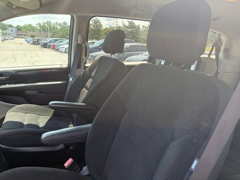 Used 2019 Dodge Grand Caravan SE FWD image 13