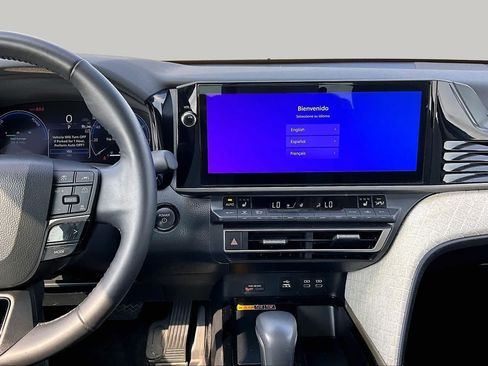 Used 2025 Toyota Camry XLE AWD/4WD image 7