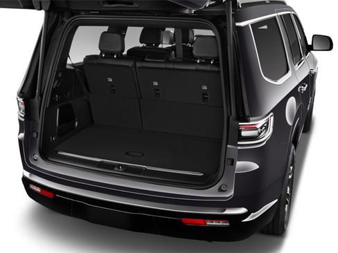 Used 2025 Jeep Grand Wagoneer Series III w/ Rear-Seat Entertainment Group AWD/4WD image 7