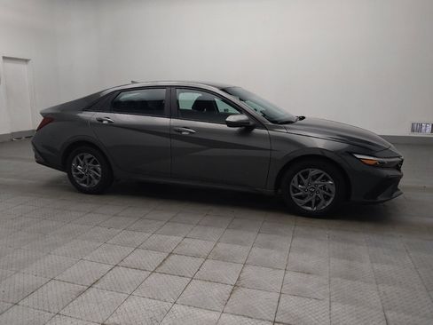 Used 2024 Hyundai Elantra SEL image 11