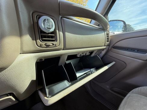 Used 2005 Chevrolet Avalanche LS w/ Chrome Exterior Package image 25