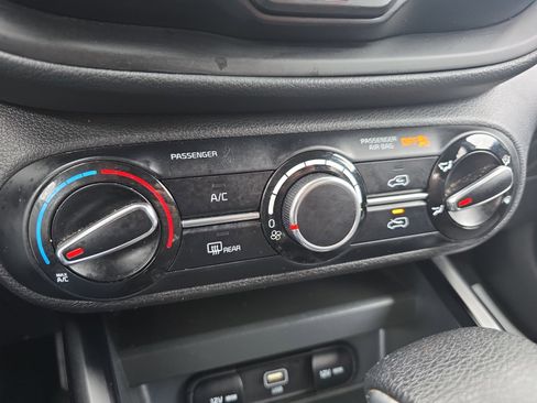 Used 2023 Kia Soul LX FWD image 16