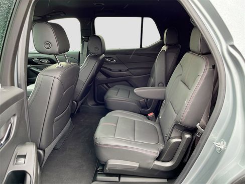 Used 2023 Chevrolet Traverse RS image 25