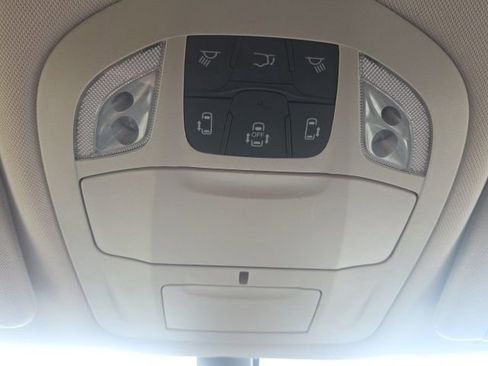 Used 2023 Chrysler Pacifica Touring-L FWD image 32