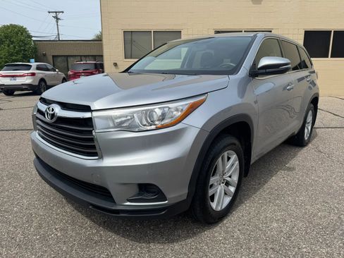 Used 2015 Toyota Highlander LE AWD/4WD image 3