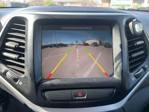 Used 2017 Jeep Cherokee Trailhawk w/ Trailer Tow Group image 9